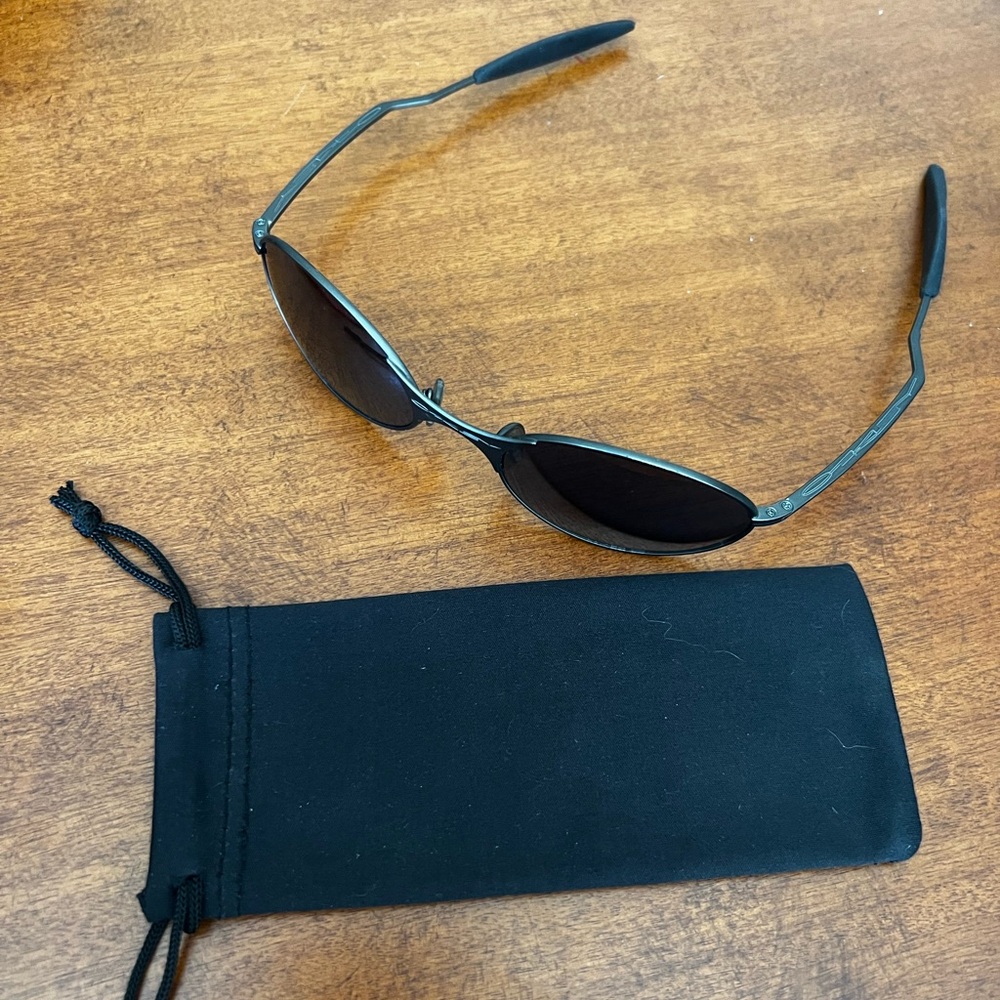 Hot pair of MENS OAKLEY Sunglasses